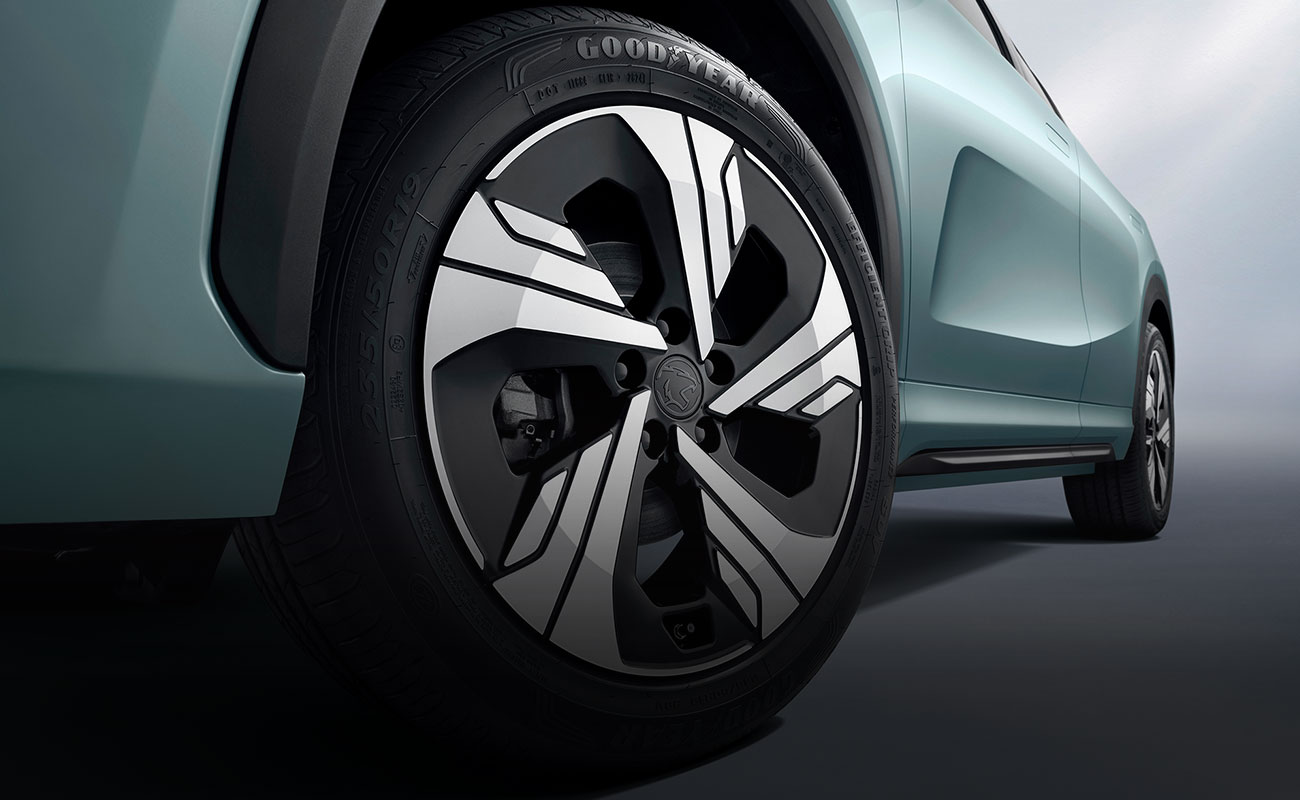 19" Aerodynamic Alloy Wheels